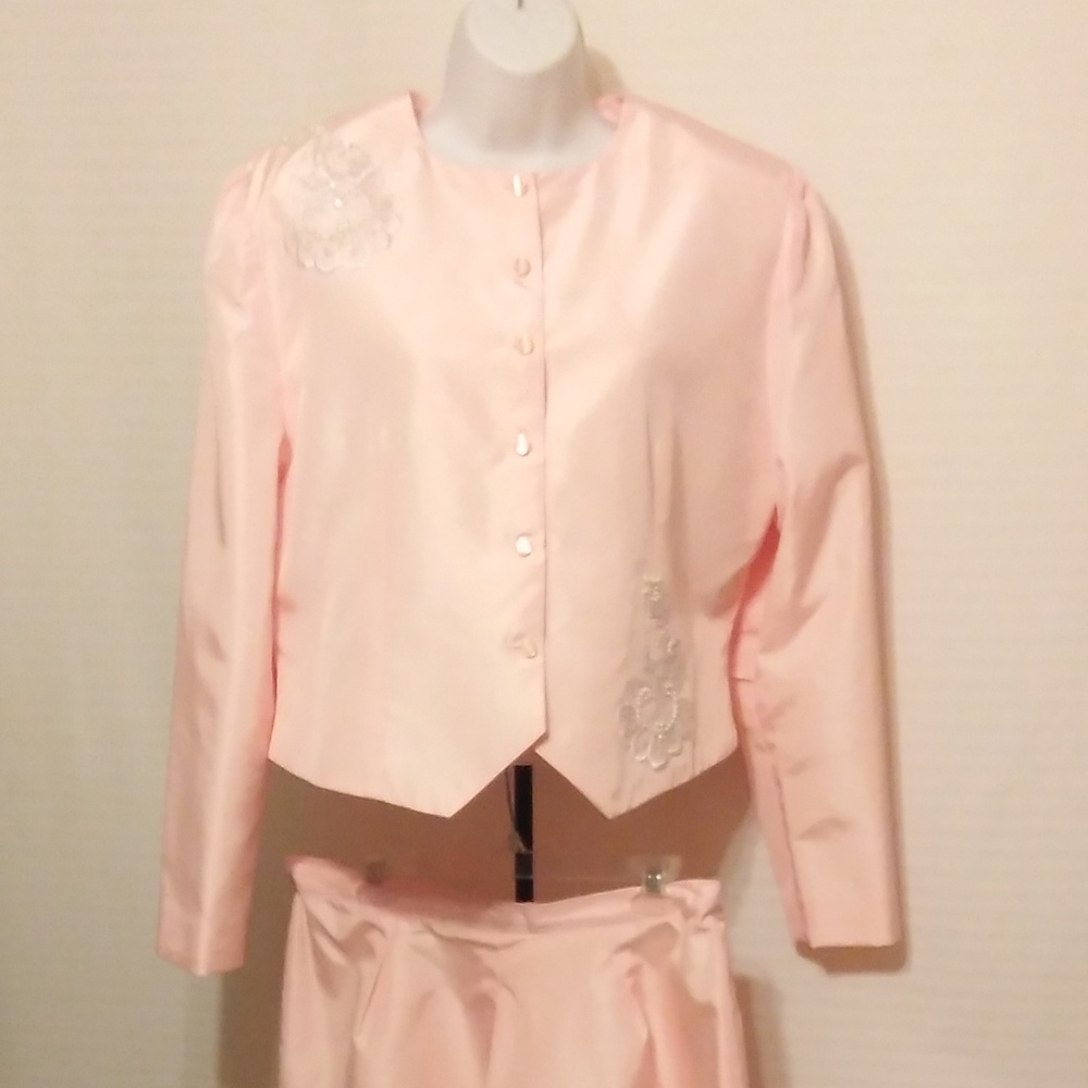 3/$15 CLOSET CLOSING PINK SUIT PEARL LACE APPLIQUE